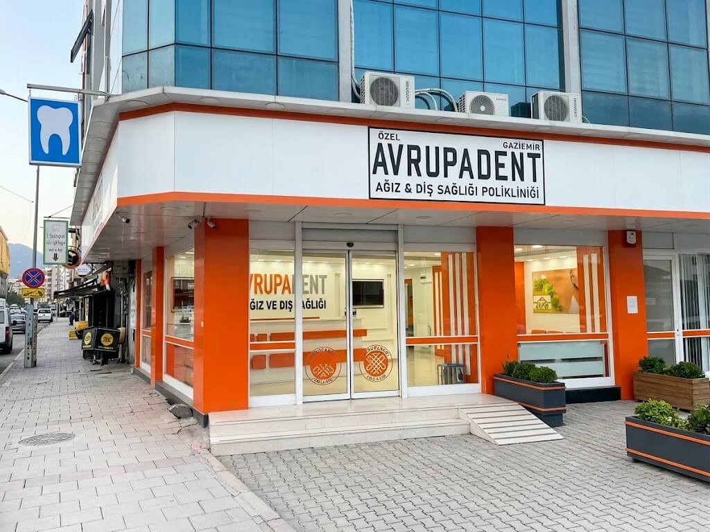 AvrupaDent Gaziemir clinic building on Akçay Street